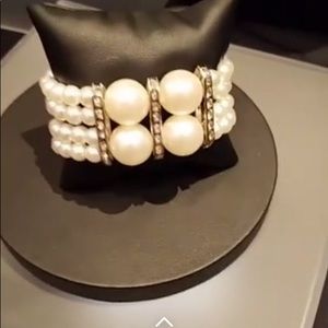 Beautiful Pearl bracelet is bold and beautiful!